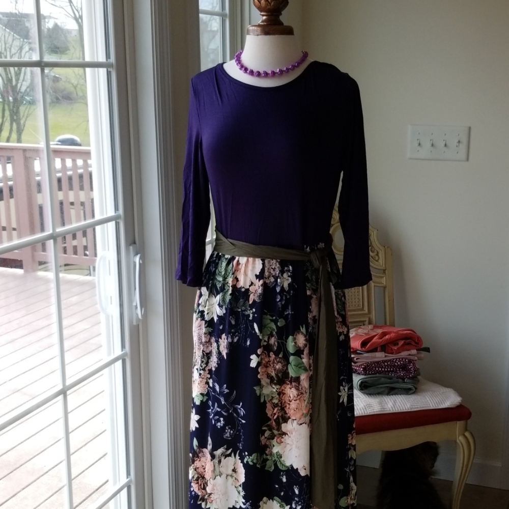 ๐Egs๐ป by Elรณges Navy & White Floral Maxi Dress 1/2 price - Picture 10 of 16